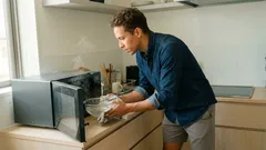 白酢と水で10分?電子レンジの臭い・油汚れをスチームで整える掃除術(安全な手順つき)