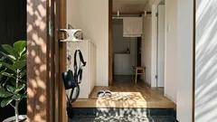 ダイソーの縦横はさめるかもいフックが優秀すぎた、玄関の忘れ物を110円で減らす方法