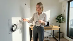 セリアのウォールポケットでケーブル収納を見える化、迷子ゼロの定位置づくり