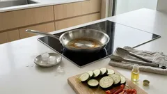 焼き野菜がくっつくときは、予熱したフライパンに氷をひと当て。失敗しない手順と注意点