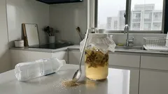 パイナップルの皮と芯で作る酵素洗剤の簡単レシピ、発酵3〜5日でキッチン掃除に