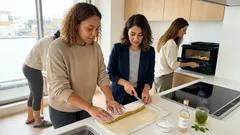 家庭のオーブンで上品に香る。モロッコ菓子「ガゼルの角」の作り方と、薄皮が割れにくい包み方