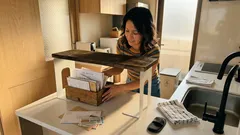 キッチンカウンターの「ちょい置き」を終わらせる、セリア110円収納アイデア